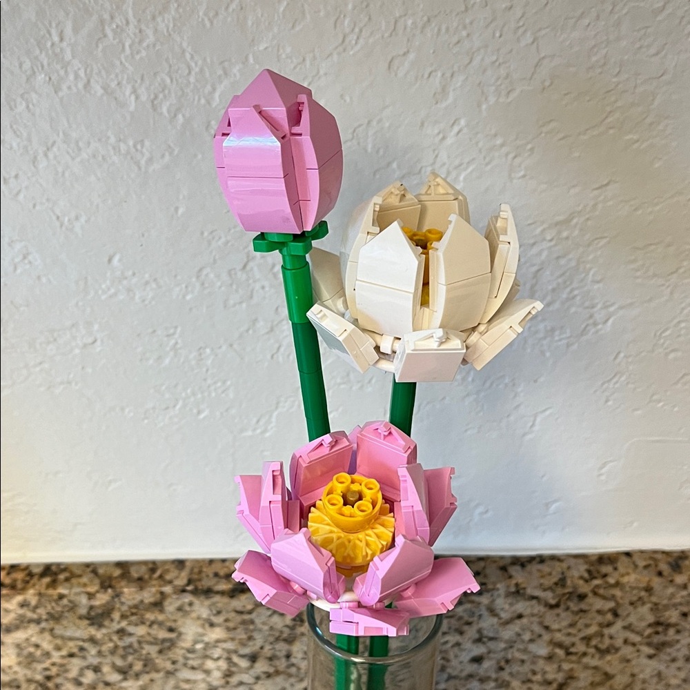 LEGO Floral Display with Vase and Stones - Picture 2 of 3